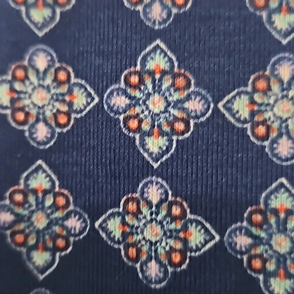 LuLaRoe Classic Tee Navy Geometric Size Medium - Picture 9 of 10